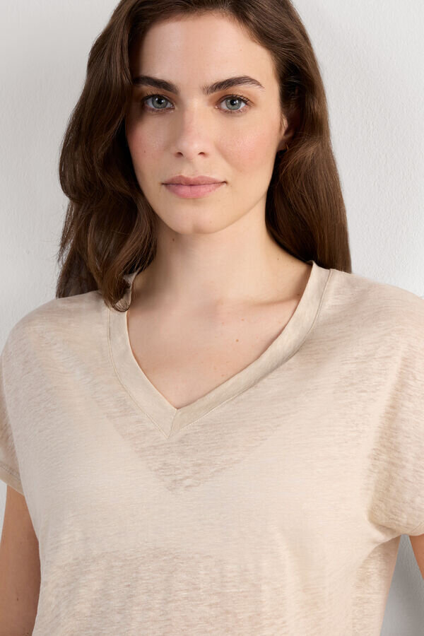 The Pure Linen Short Sleeve V-Neck Top in Linen The Pure Linen Short Sleeve V-Neck Top in Linen