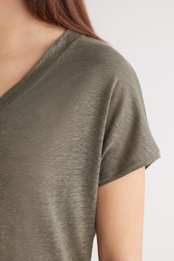 The Pure Linen Short Sleeve V-Neck Top in Linen The Pure Linen Short Sleeve V-Neck Top in Linen