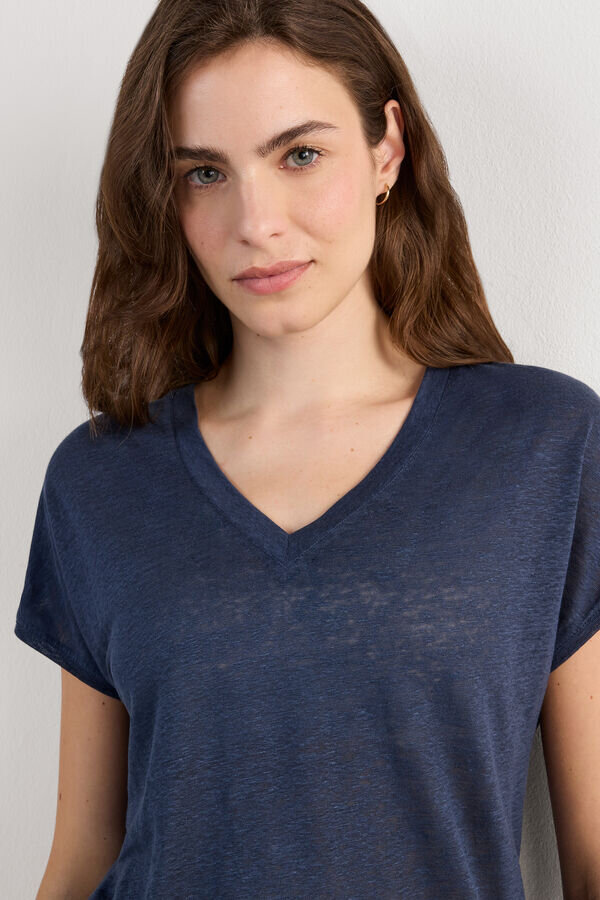 The Pure Linen Short Sleeve V-Neck Top in Linen The Pure Linen Short Sleeve V-Neck Top in Linen
